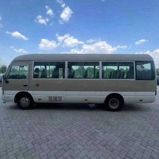 Manuelle Getriebe Typ 30-Sitzer Toyota Coaster Bus mit 7005*2040*2785mm Größe