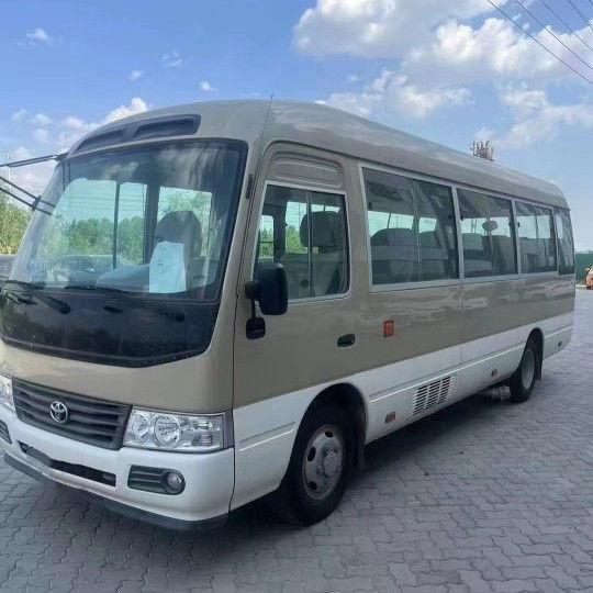 2023 Modell Benzin Toyota Coaster Bus 30 Sitzplätze Motorkapazität 4L 7005*2040*2785mm