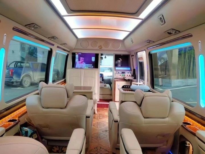 7005*2040*2785mm Toyota Coaster 30-Sitzer-Minibus mit einer Kapazität von 17-30 Plätzen