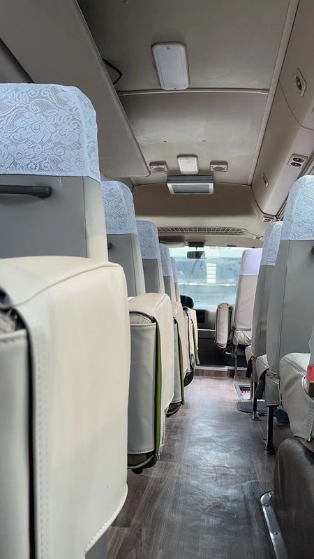 Handgetriebe 7m LHD Second-Hand Passagier Minibus 30 Sitzplätze Coaster Gebrauchtbus