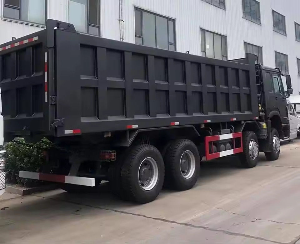 8x4 400 PS 12 Räder 50 60 Tonnen Kipper Dump Trucks mit 400-500 L Kraftstoffbehälter