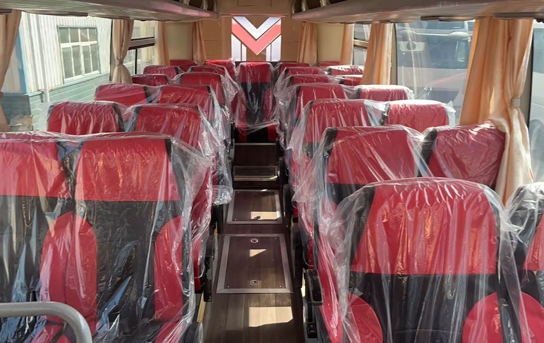 Finden Sie Ihren perfekten 47-Sitzer-Bus mit hinteren Motor und geringen Kilometerlauf von 56000km bei uns