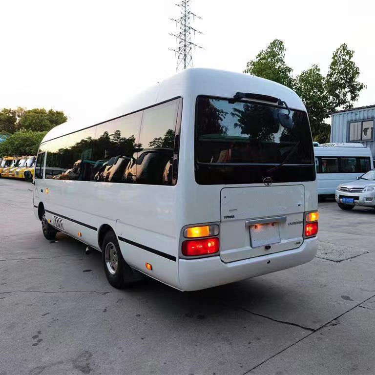 Max-Leistung 113/5200kw Toyota Minibus Benzin- und Dieselmotor 29 Sitzplätze Gebrauchtbahnbus