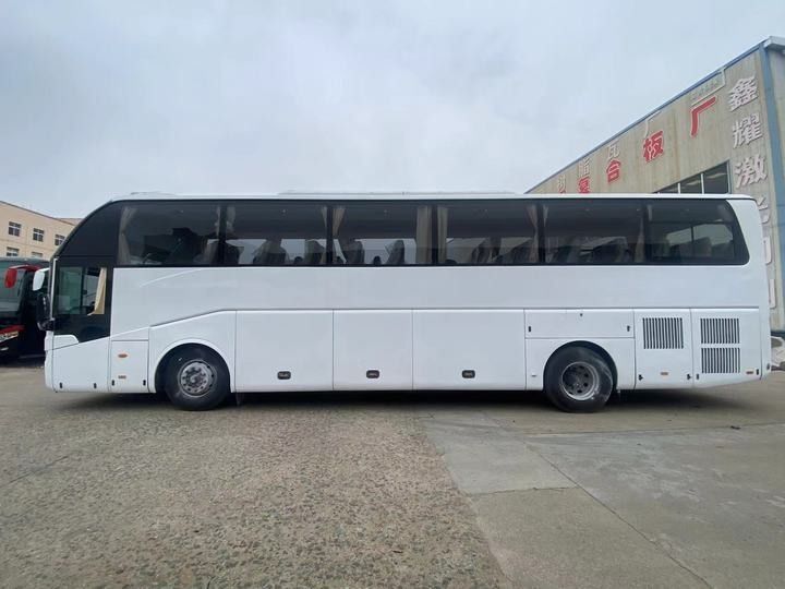 Gebrauchtes 12-Meter-Luxus-Diesel-Touristenbus mit 55 Sitzplätzen und max. Drehmoment 1460N.m.