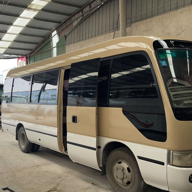 Toyota Coaster Diesel 30-Sitzer Bus mit Handgetriebe und maximaler Geschwindigkeit von 120 km/h