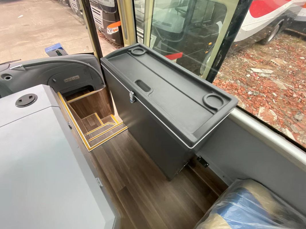 Gebrauchtes Diesel 57 Passagierautobus mit Handgetriebe und in gutem Zustand