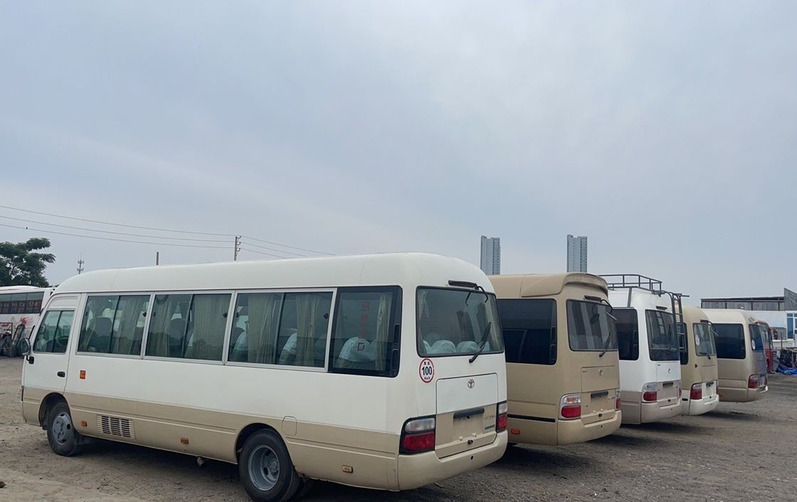 2015 in gutem Zustand 30 Sitzplätze Diesel Typ Gebraucht-Coaster Bus V6 4.0 6GR 2.7L VVT-I-Motor