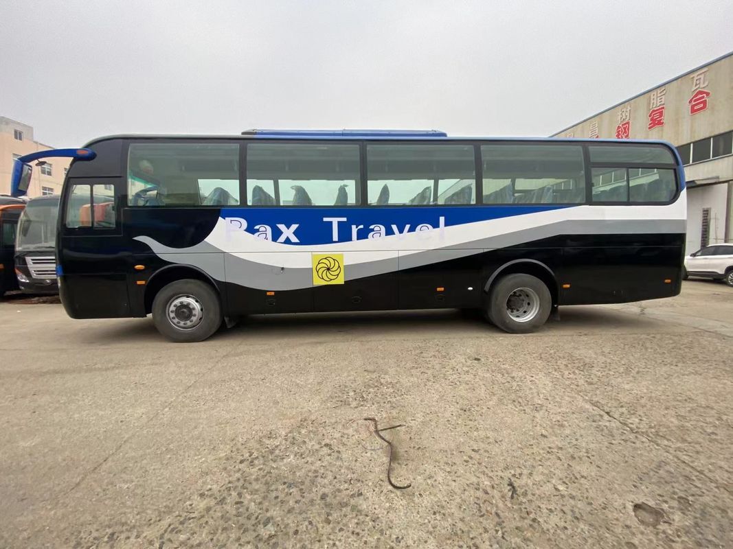 Ausgestatteter 57-Sitzer-Touristenbus Luxusbus mit 4-6-Liter-Motorkapazität