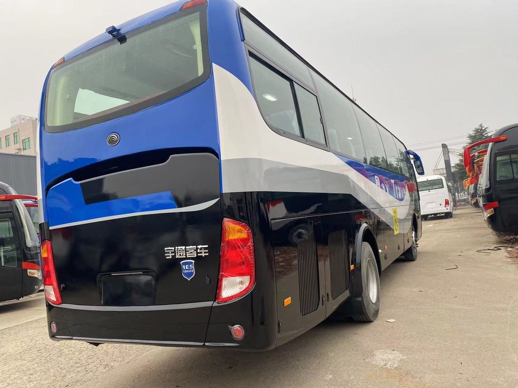 Ausgestatteter 57-Sitzer-Touristenbus Luxusbus mit 4-6-Liter-Motorkapazität