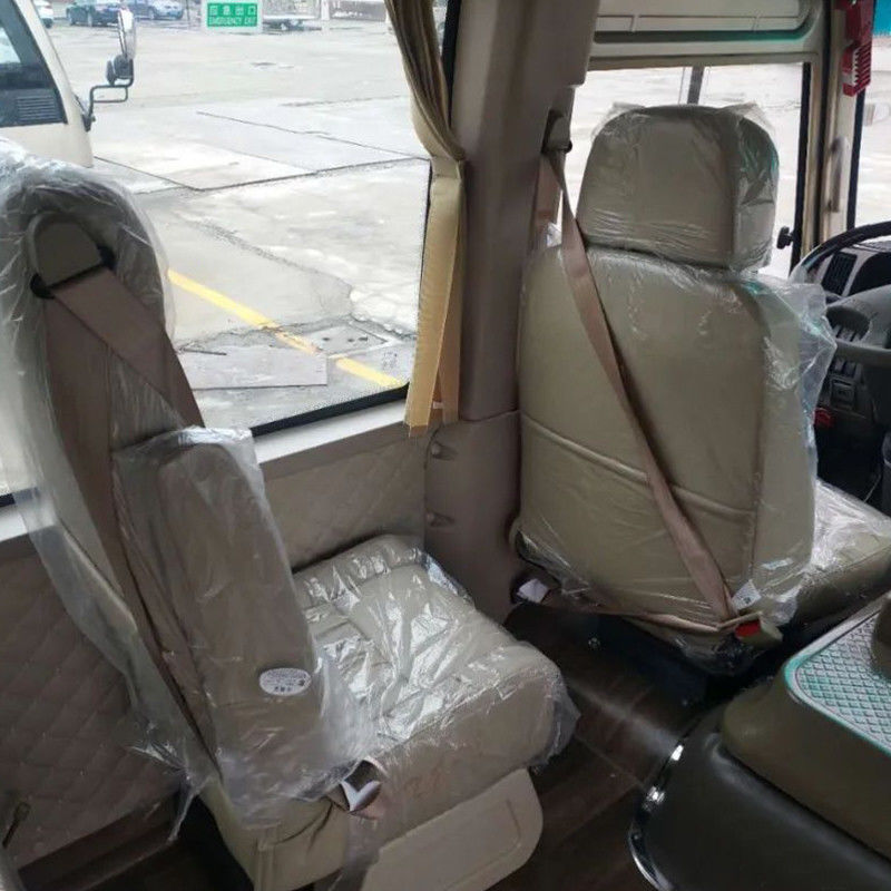 LHD-Straßenbus 30 Sitzplätze in gutem Zustand Kraftstofftyp Diesel Straßenbahngewicht 3000kg
