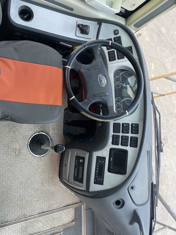 Erschwinglich 55-65 Sitzplätze Gebraucht Youtong Bus Coach LHD Drive Typ 6-8L Motor Kapazität