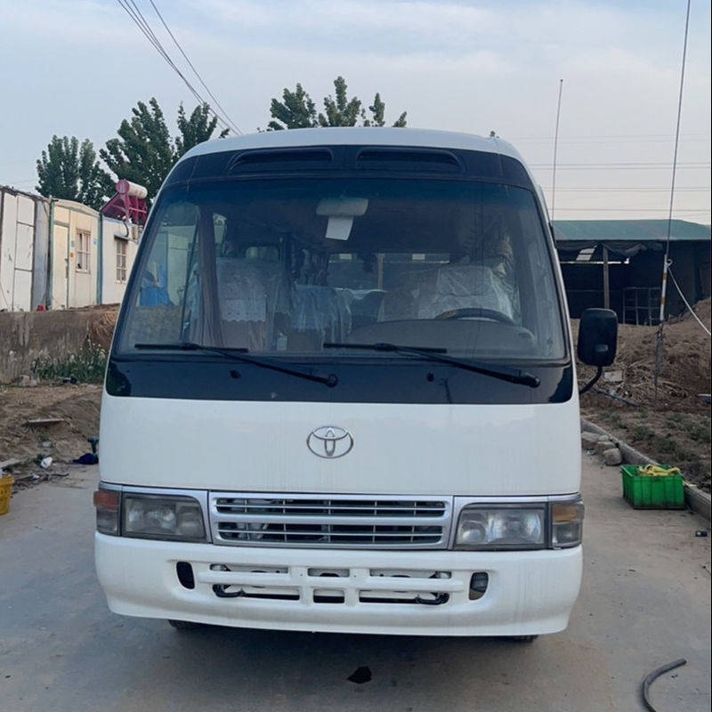 30-Sitzer-Handgetriebe Toyota Coaster Bus mit 4L Motorkapazität und Diesel-Treibstoff