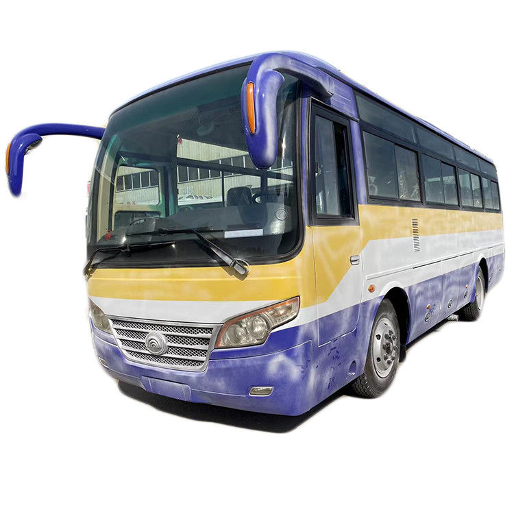 35- und 45-Sitzer-Tourenbusse mit linksfahrendem öffentlichen Bus