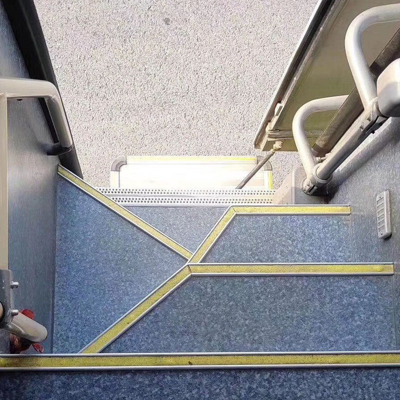 60-70 Sitzplätze Beliebtes linksgelenktes Fahren Gebrauchtbus mit Fahr- und Motorkapazität 8L