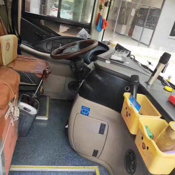 60-70 Sitzplätze Beliebtes linksgelenktes Fahren Gebrauchtbus mit Fahr- und Motorkapazität 8L