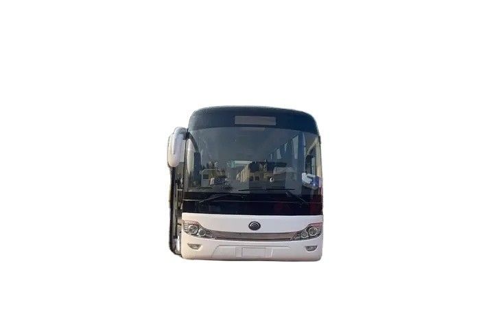 Ein 50-Sitzer-Party-Bus mit Klimaanlage, perfekt für die Touristenbedürfnisse der Transportgesellschaft.