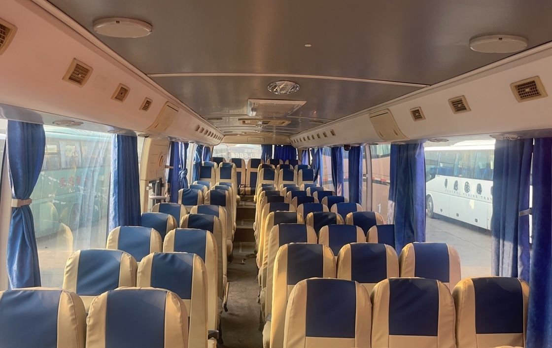 Youtong Gebrauchtbus 60 Sitze Bus mit Dieselmotor und 11R22.5 Reifen in gutem Zustand