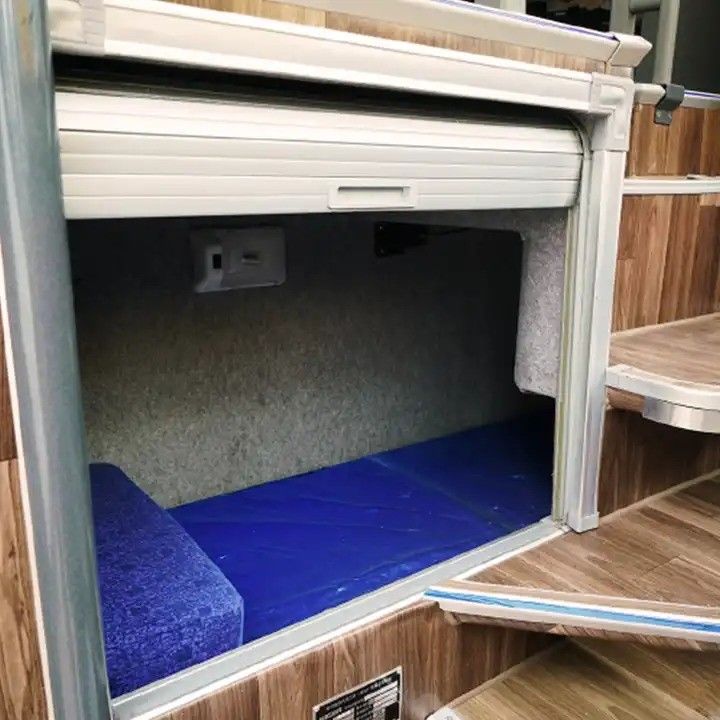 Gebraucht Bus Bus 336 PS 50-60 Sitzplätze Großer Raum FAST 6DS180T Getriebe 6-8L Motorkapazität