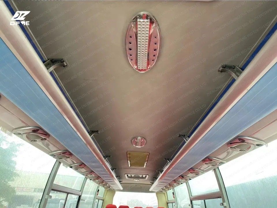 55 Sitzplätze Gebrauchtbus für den afrikanischen Markt 4X2 LHD-Typ und maximale Geschwindigkeit 100 Km/h