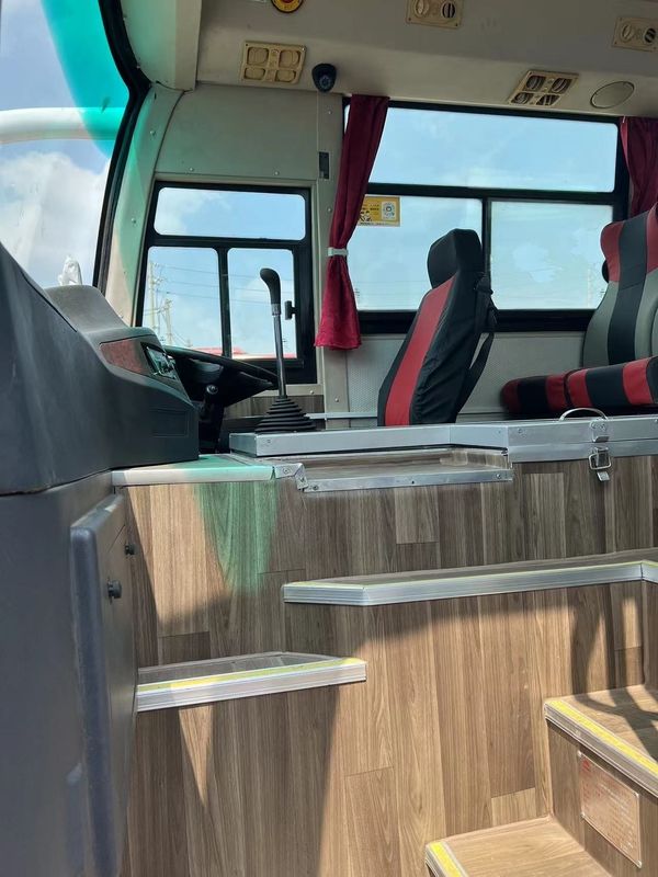 Rechte Steuerung Gebrauchtbus Bus Diesel Luxusbus mit Servolenkung 5.5T/11T Achsen