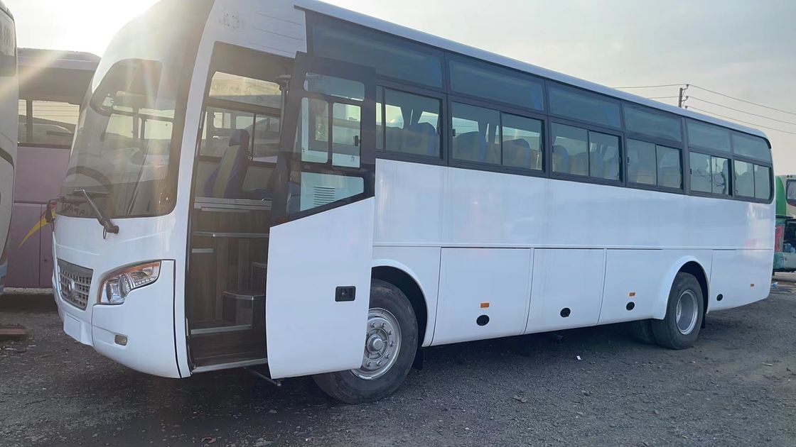 Euro 3 Emissionsstandard chinesischer Bus mit 45 1 Sitzplätzen und Leistung