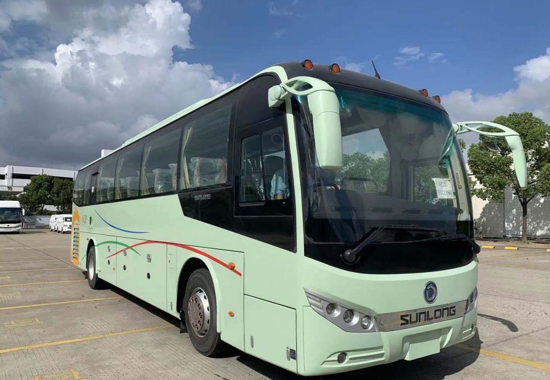 47-Sitzer Luxus-Diesel-Reisebus mit hoher Motorkapazität und bequemen Sitzen