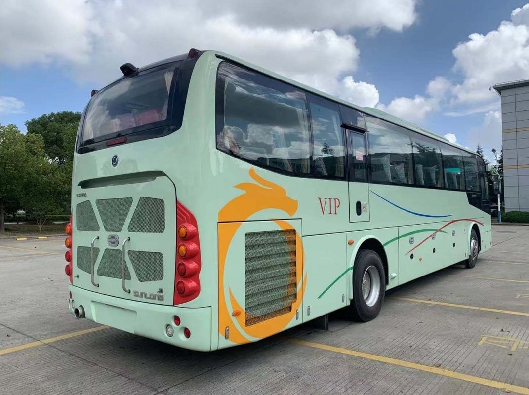 47-Sitzer Luxus-Diesel-Reisebus mit hoher Motorkapazität und bequemen Sitzen