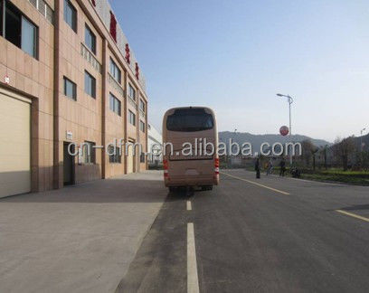 60-Sitzer Luxus-Modell-Bus mit Dongfeng Dona Achse und 298/80R22.5 Reifen im besten Fall