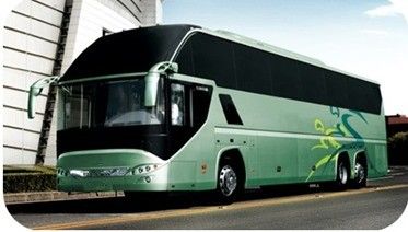 60-Sitzer Luxus-Modell-Bus mit Dongfeng Dona Achse und 298/80R22.5 Reifen im besten Fall