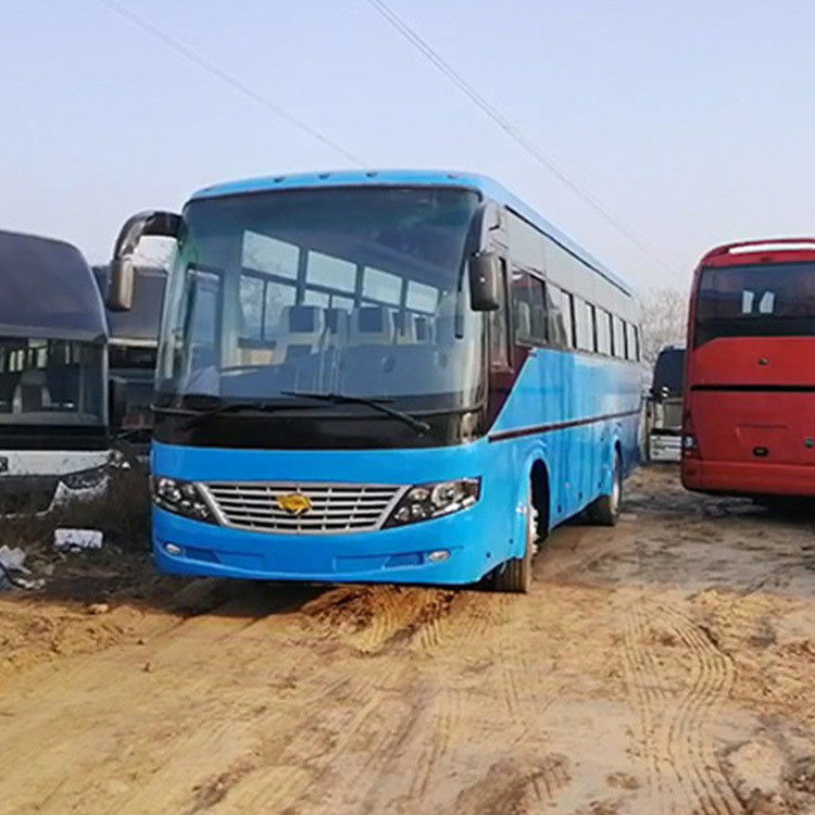 35-Sitzer-Bus mit Handgetriebe und luxuriösem Innenraum in gutem Zustand