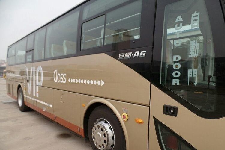 Yuchai Motor Stadtbusse 67 Sitzplätze 12m Luxusbusse für komfortablen Stadtverkehr
