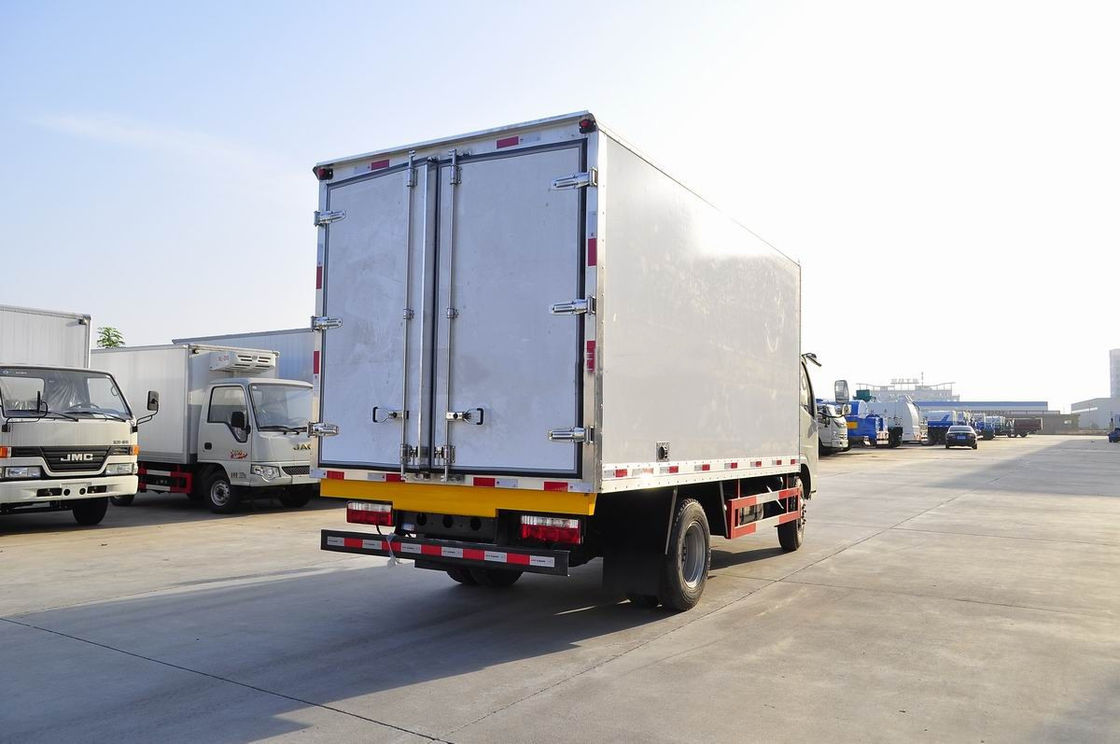 Gesamtgewicht des Fahrzeugs 5-10T ISO CCC zertifiziertes Design Dongfeng Kühlwagen