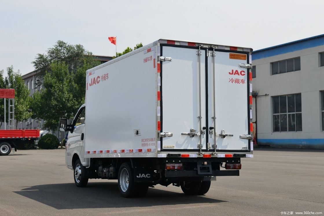 130 PS JAC Kühlfahrzeug für den Transport 4x2 GVW≤5T Dieselkraftstoff Kühlung