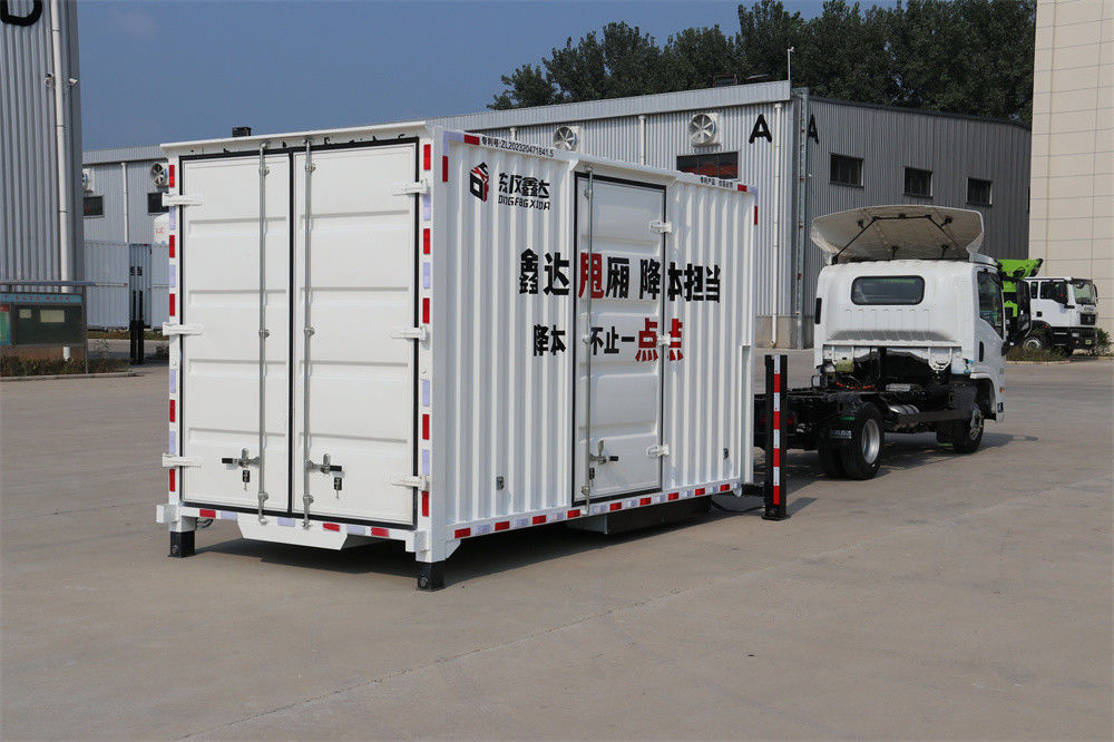 Isuzu Diesel 4*2 mittelgroßer Lieferwagen mit abnehmbarer Karosserie und hydraulischen Auslösern