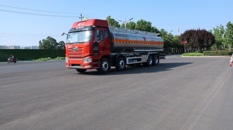 CIMC LINYU FAW 8*4 31 Kub Aluminiumlegierung Diesel Tankwagen Benzin Treibstoff Transportwagen