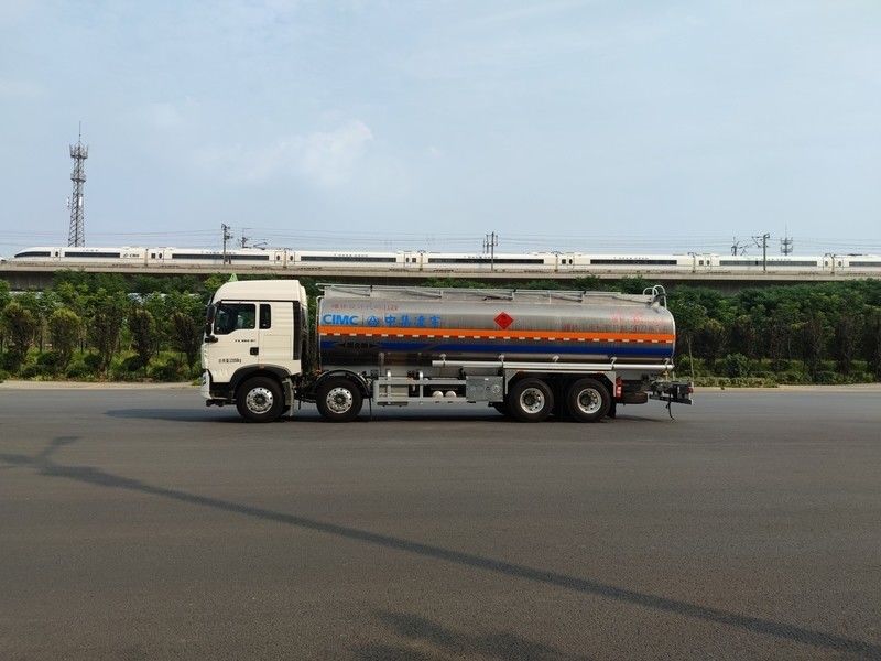 CIMC LINYU 8*4 30m3 SINO Aluminiumlegierung Diesel Tankwagen für den Transport flüssiger Brennstoffe