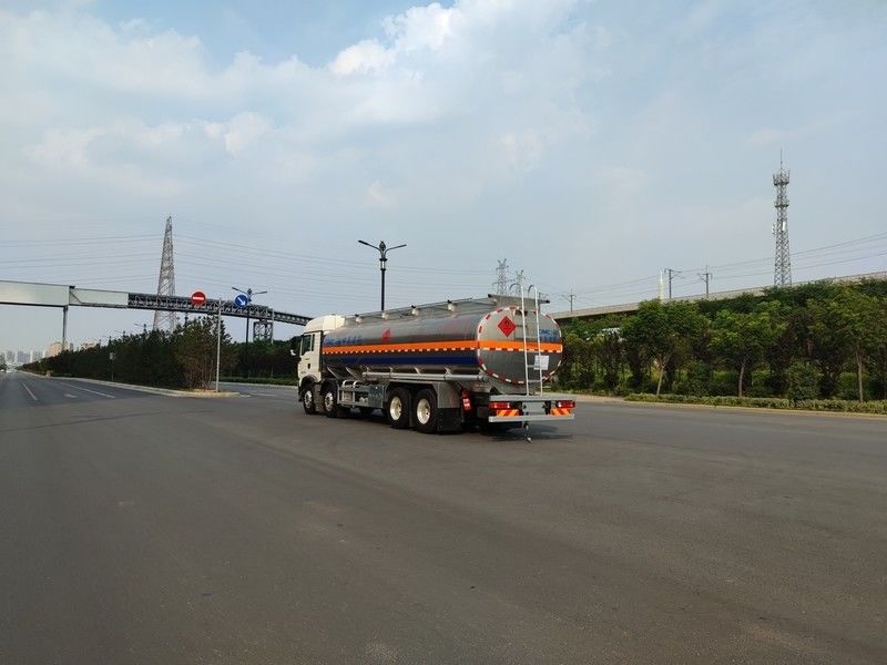CIMC LINYU 8*4 30m3 SINO Aluminiumlegierung Diesel Tankwagen für den Transport flüssiger Brennstoffe