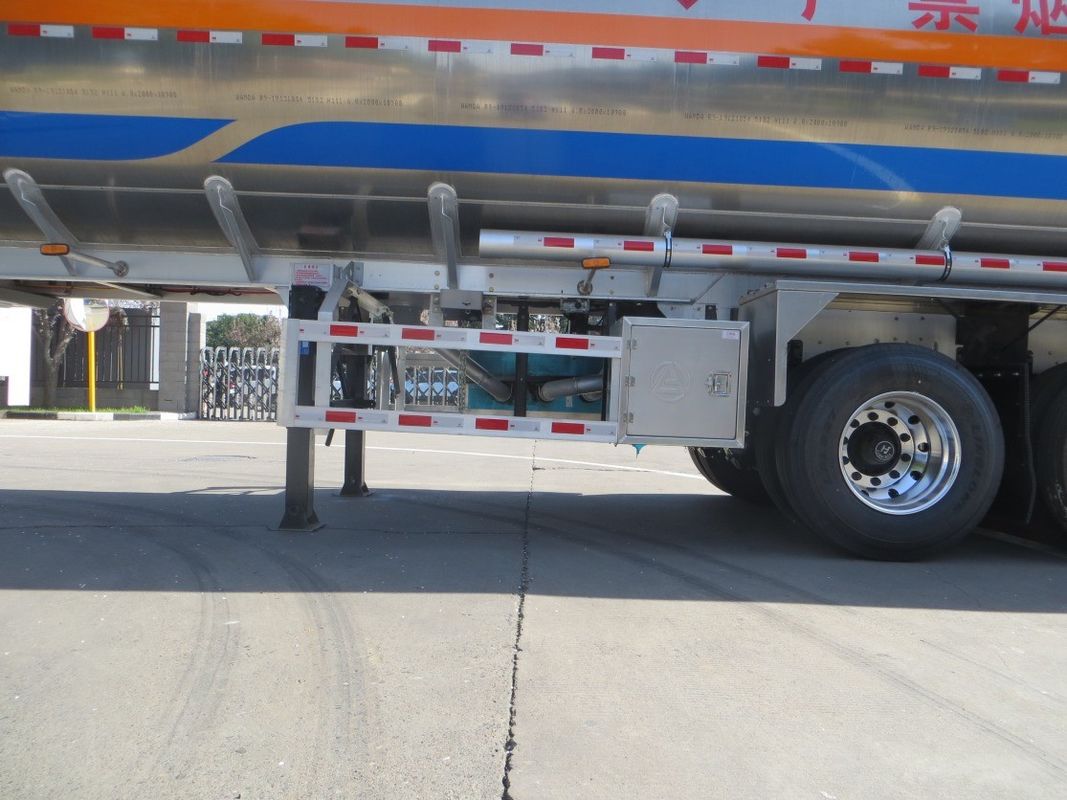 46000 Lite Öl Benzin Halbanhänger Kraftstofftanker Transportfahrzeug Anhänger von CIMC LINYU