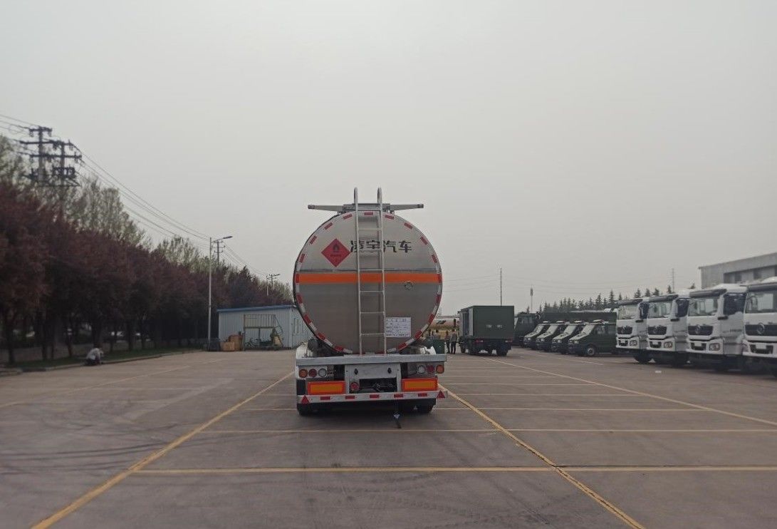 CIMC LINYU 46000L Brennstofftankschiff aus Aluminiumlegierung Anhängerfahrzeug mit Radstand 6150 1310 1310