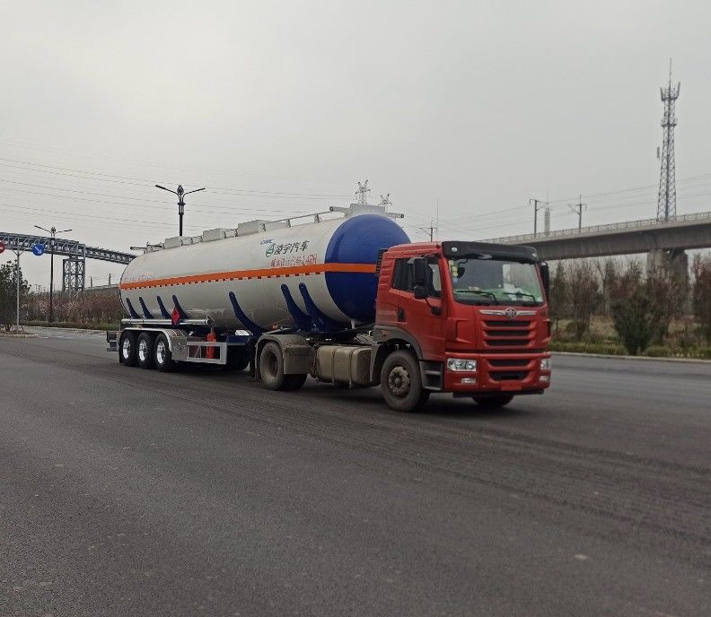 CIMC LINYU 48000 50000Liter Kraftstoffbehälter Anhänger 3 Achse 48m3 Aluminiumlegierung Halbanhänger