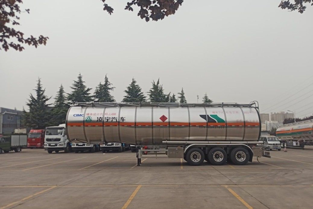 32100/31800 KG Nennlastmasse CIMC LINYU 8*4 Aluminiumlegierung Flüssigbrennstoff-Tankeranhänger