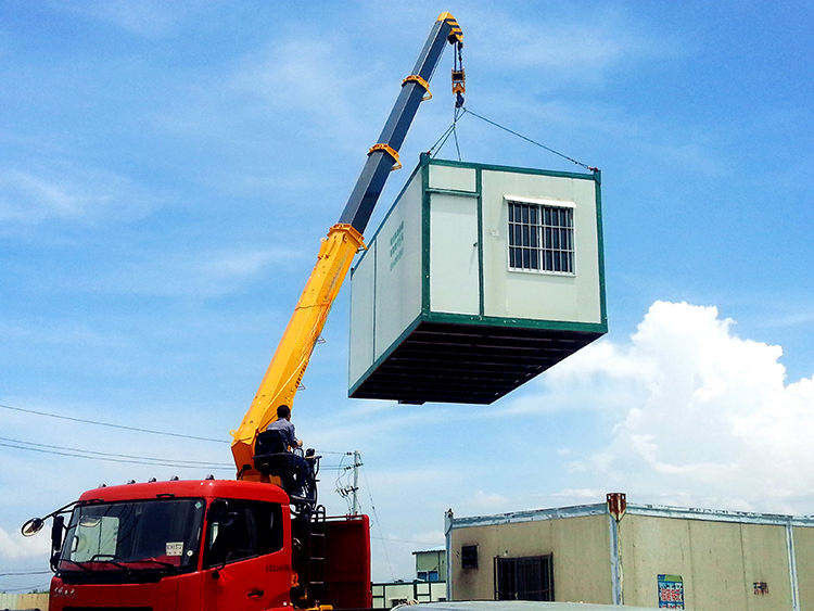 10 Tonnen schwerer Teleskop-Bohrfahrzeug, auf dem Kran montiert ist und mit einer Ausrutschspannweite von 2280-5580 mm