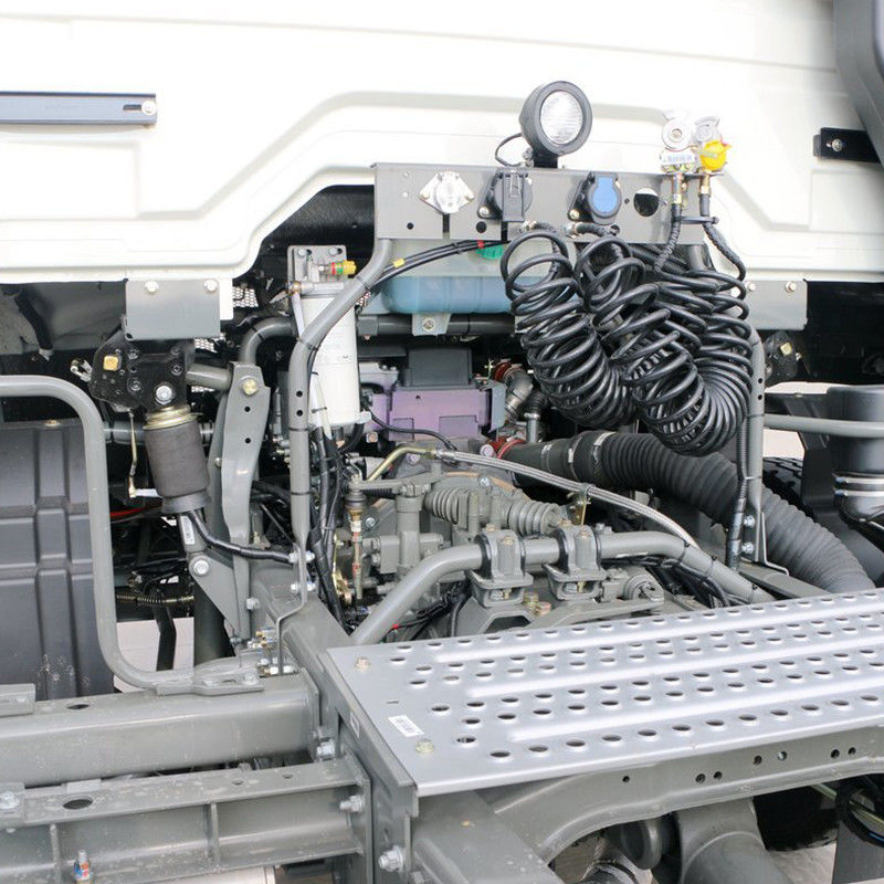 Hohe SINOTRUK HOHAN J5G 4x2 6-Rad-Traktor-Lkw mit der Emissionsnorm EURO 5