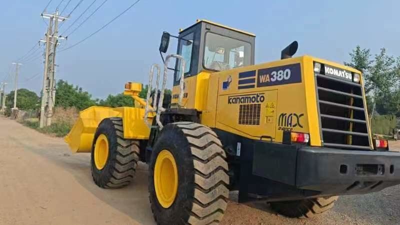 Vorderlader mit 4 Tonnen Nennlast und 4,78 m Länge Original 380-3 Komatsu-Lader