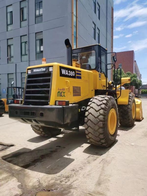 Vorderlader mit 4 Tonnen Nennlast und 4,78 m Länge Original 380-3 Komatsu-Lader