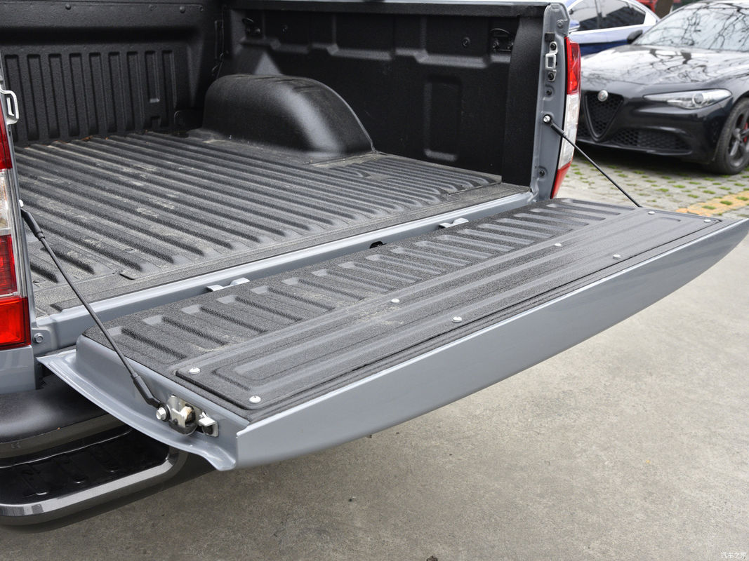 2024 Dongfeng 4*4 8AT Benzin Pickup Truck mit ESC und Aluminium-Alloy-Dachträger