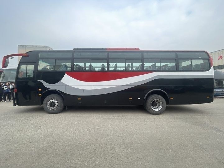 12m Dieselbusse mit 12450*2550*3790mm Gesamtgröße und 295/80R22.5-18PR Reifen