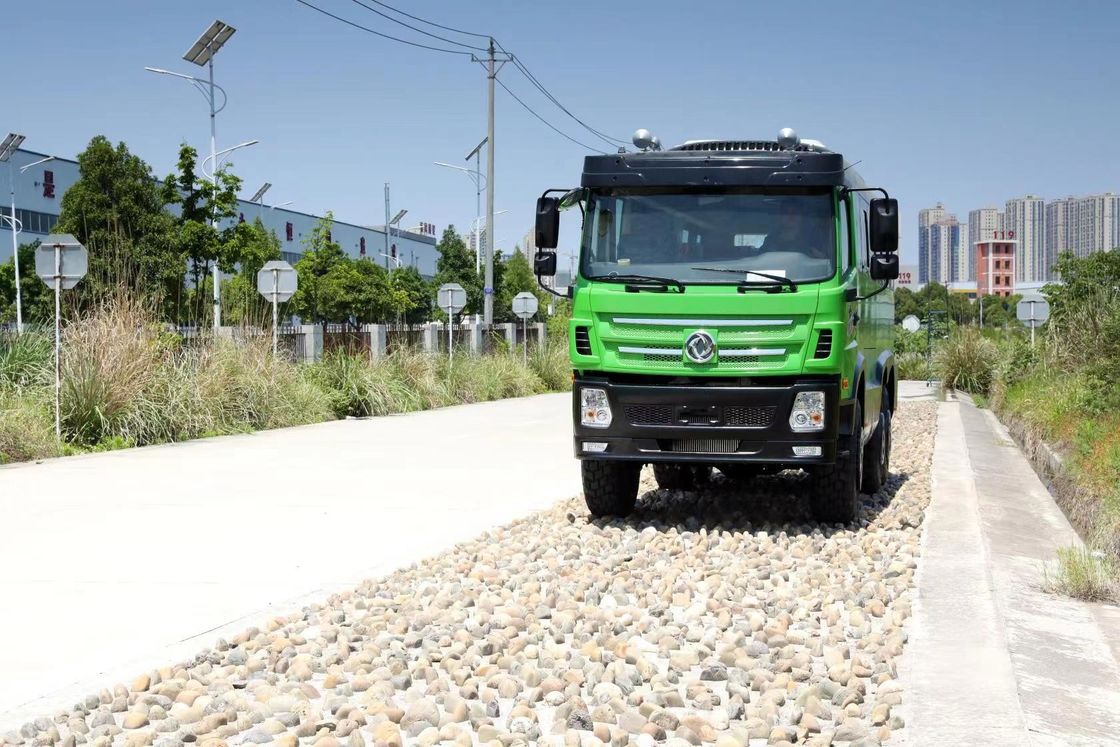 Manuelle 8-Gang-Getriebe und 155 kW Leistung 6 * 6 Wüsten-Passagierbus für den Bergbau in Dongfeng