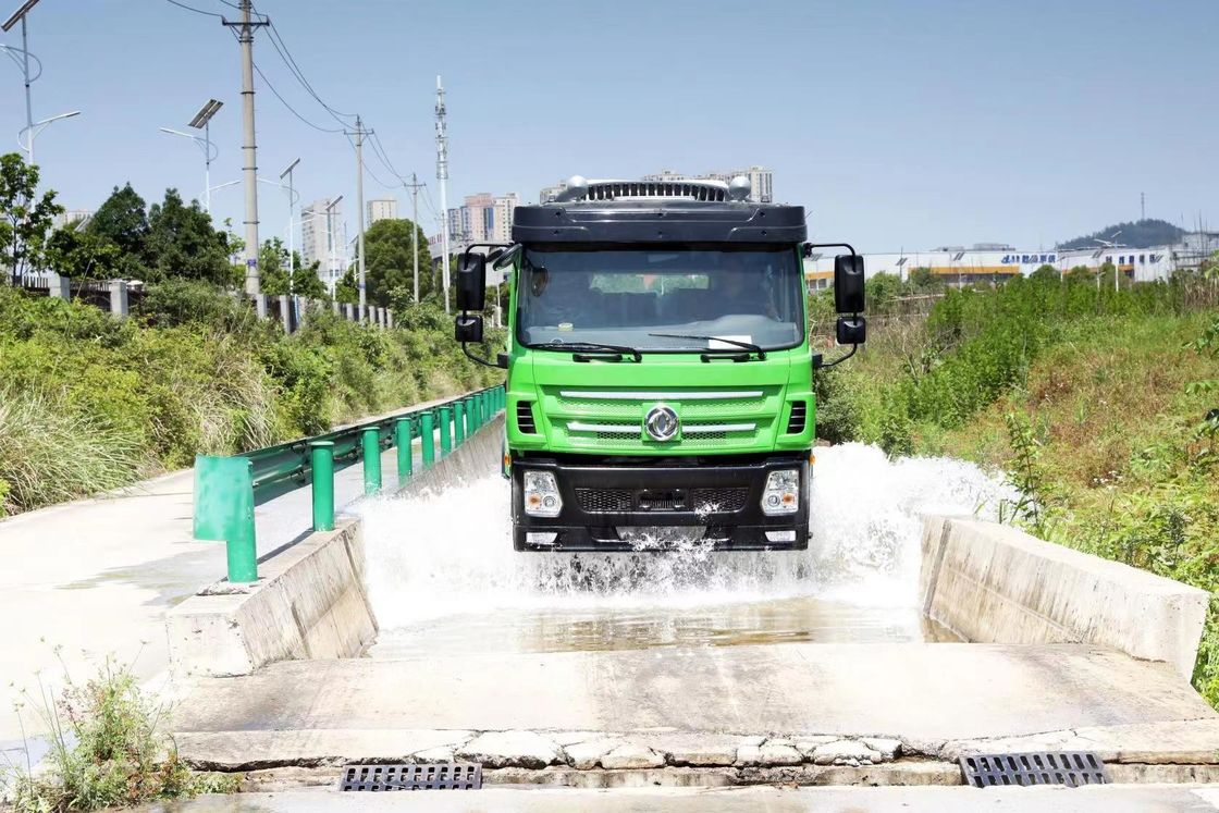 Manuelle 8-Gang-Getriebe und 155 kW Leistung 6 * 6 Wüsten-Passagierbus für den Bergbau in Dongfeng