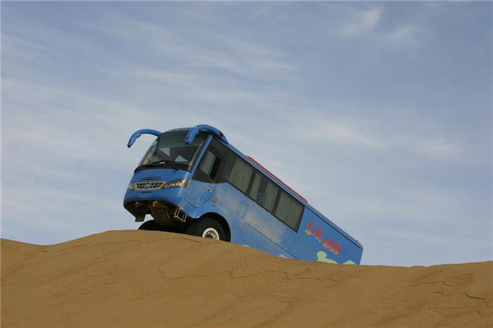 6700mm Länge 4x4 Wüstenbus Offroad Awd 14 Sitzpassagierbus für Afrika Euro 3 Emissionsstandard